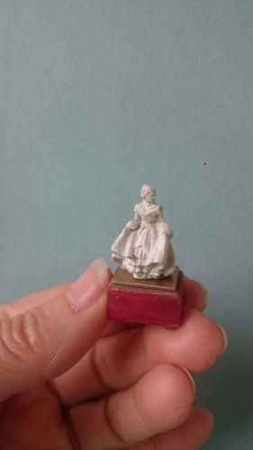Figura de Dama sobre madera y metal1842